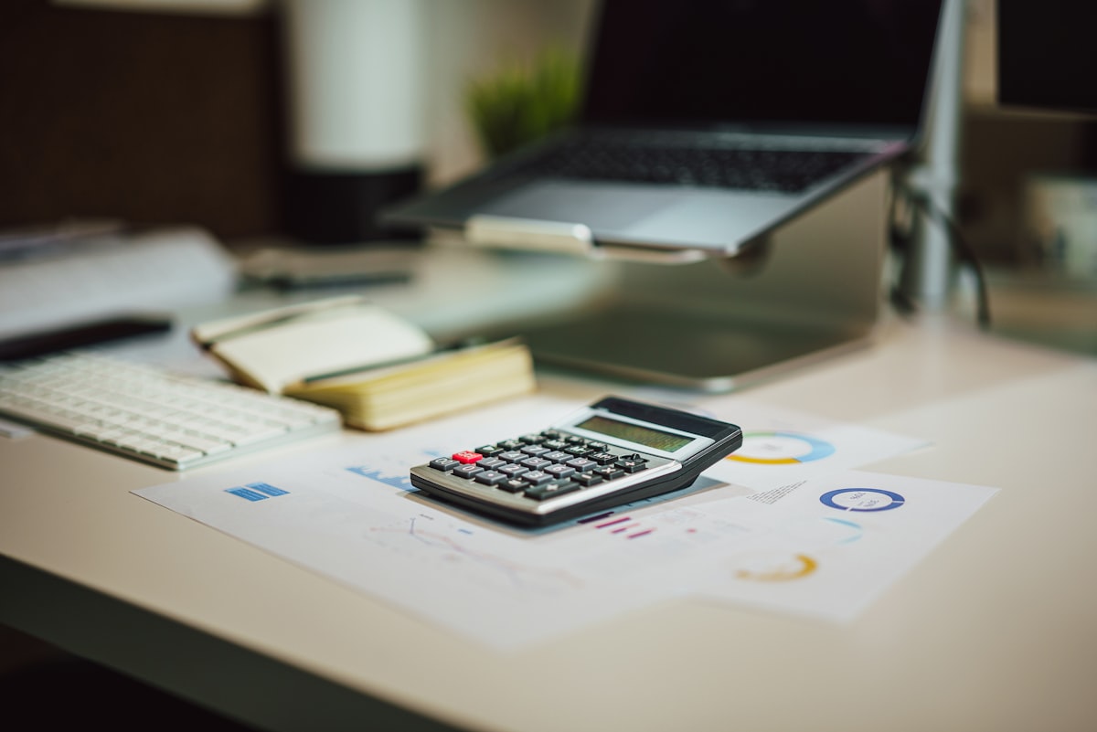 Calculator and budget planning sheet, illustrating how to set a real estate cost per lead in India budget