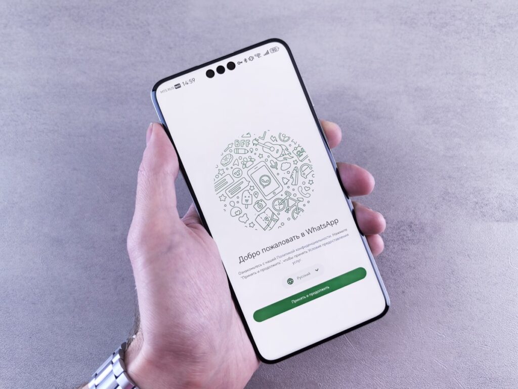 Buyer seeing a property ad again on a phone after visiting the website